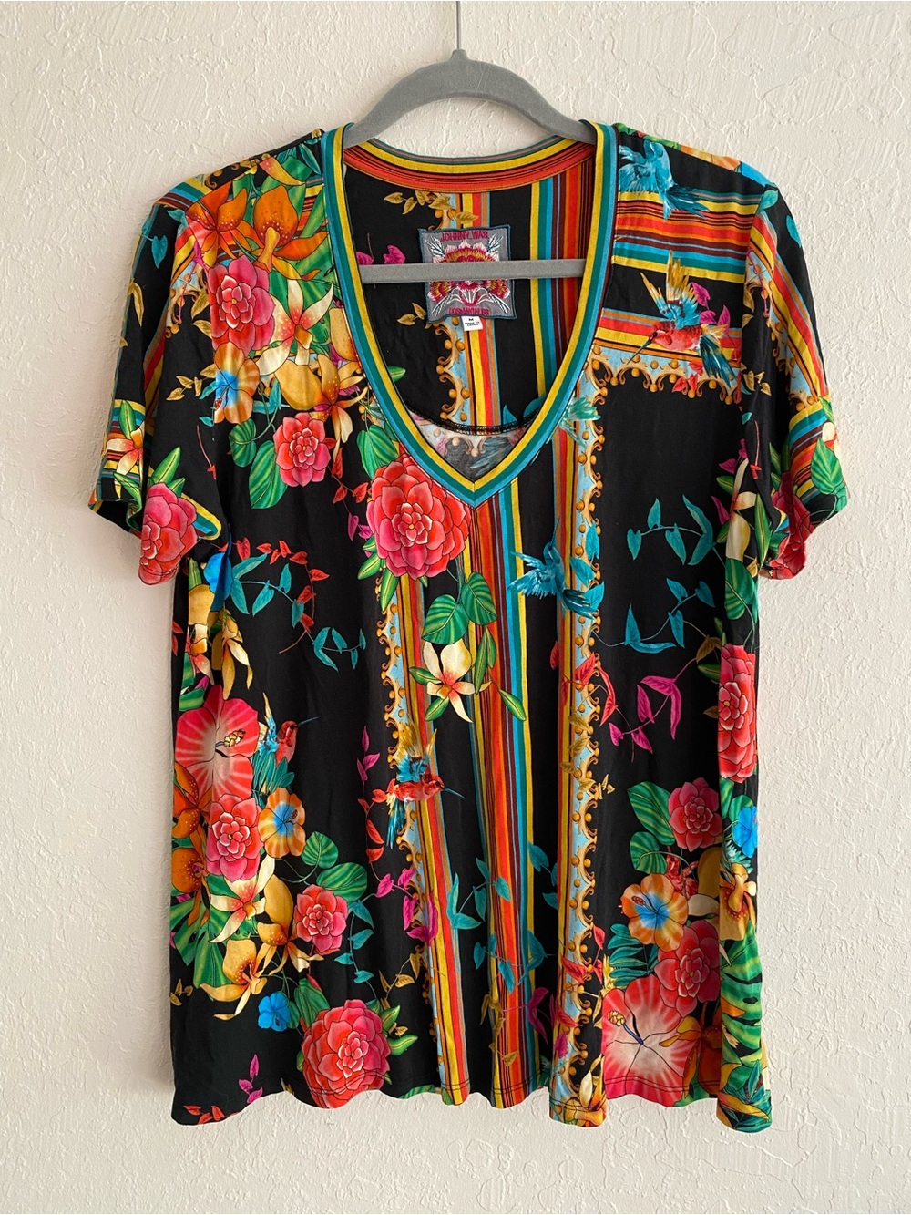 Johnny Was Andra hummingbird & floral print v-neck tee t-shirt top 95% Bamboo!